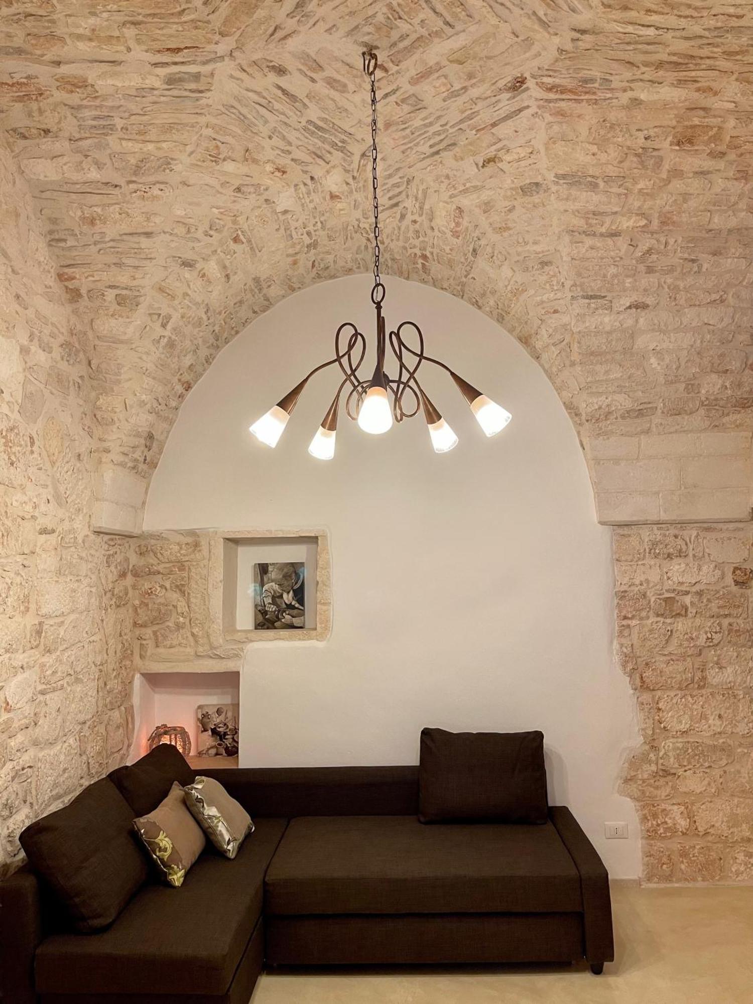 Il Malcantone Martina Franca Luaran gambar